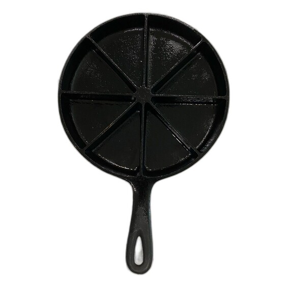 Cast Iron Corn Bread 8” Slice 9” (approx.) Skillet. Pre-Owned